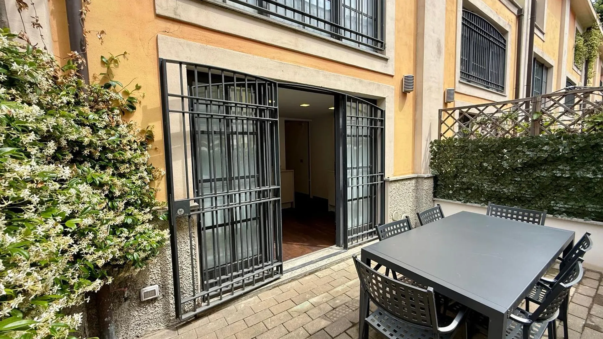 Apartamento Luxury House In Milano Pietrasanta 120 Mq 0*,  Italia